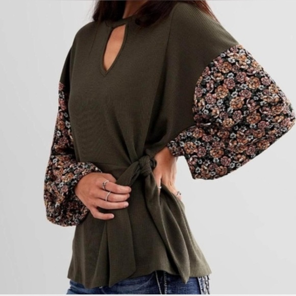 Daytrip Tops - Daytrip Dusty Olive Floral Sleeve Side Tie Long Sleeve Women’s Size Medium